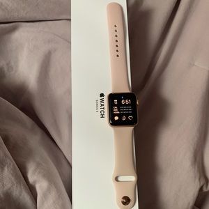 Apple Watch series 3 GPS 42 MM GOLD
